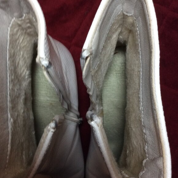 White Embossed Vinyl Ankle Boots Size 5.5 - Picture 7 of 8